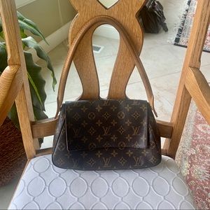 Authentic Louis Vuitton Shoulder Purse